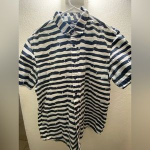 American Rag, large, shark fins are in the strips